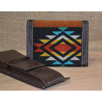 Portfel skórzany ciemnobrązowy męski  z andyjskim etnicznym haftem.